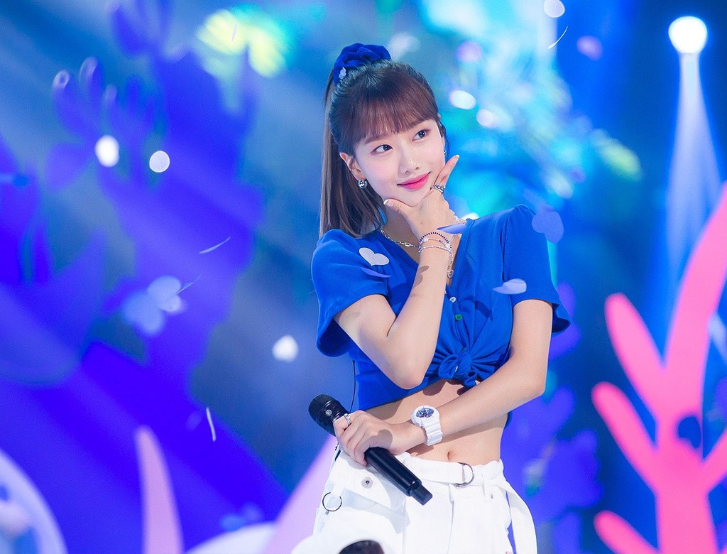 Na Eun đứng đầu cuộc bình chọn Thần tượng xinh đẹp nhất Hàn Quốc do Daily Sports thực hiện. Cô vượt qua Suzy, YoonA, Tzuyu...