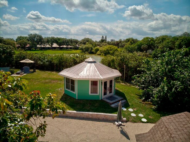 Khi chuyển đến sống trên đảo, Tim nhận ra Tiffany có thể không an toàn nếu gặp bão hay gió mạnh. Vì vậy, anh bắt đầu xin phép chính quyền thành phố để xây dựng một ngôi nhà khác trên hòn đảo. Ngôi nhà thứ 2 của anh và bạn gái có hình bát giác chắc chắn, rộng 29 m2. "Các giàn mái giống như những nan hoa trên bánh xe, nếu một giàn bị kéo lên do gió bão thì những giàn còn lại sẽ cùng tác động để giữ cho mái nhà ổn định. Ngôi nhà này được đảm bảo kiên cố trong 50 năm", Tim giải thích. Trong điều kiện thời tiết bình thường, anh cho thuê căn nhà thứ 2 để có thêm thu nhập.