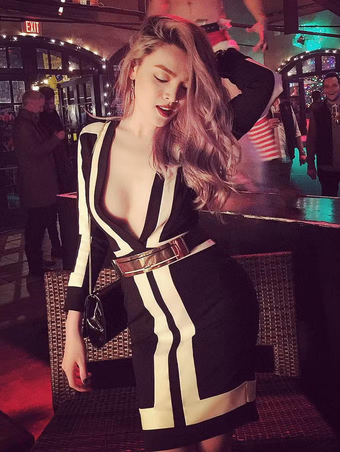 Tân Hoa hậu Chuyển giới Việt Nam 2020 cao 1,71 m, số đo ba vòng 90-61-92 cm. Tự tin về vóc dáng cân đối, Trân Đài thường diện trang phục gợi cảm, tôn hình thể nóng bỏng.