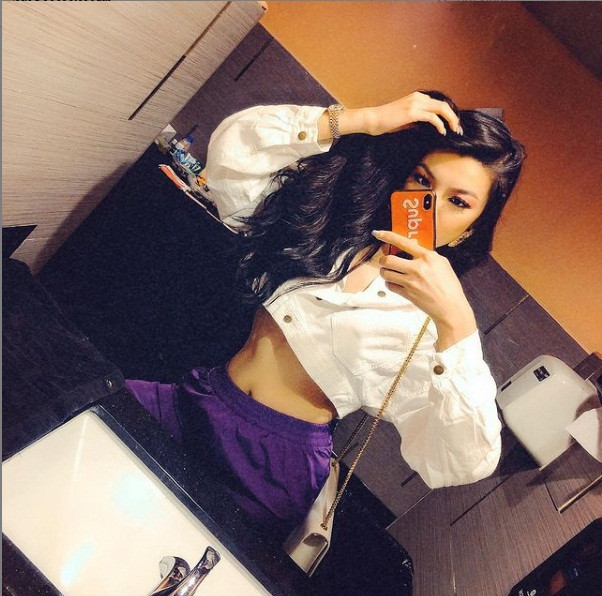 Người đẹp 29 tuổi tự tin khoe eo thon với các thiết kế năng động, cá tính. Ảnh: IG, FB.