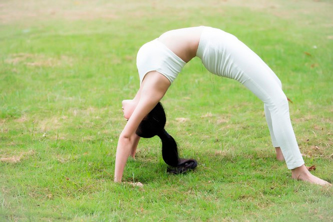 Hiện tại, người đẹp này đã có thể tự rèn luyện tại nhà, thậm chí nâng cao cấp độ khó của bài tập mà không cần người hướng dẫn.