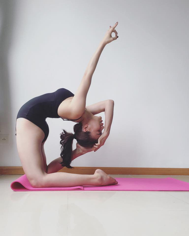 Trà Ngọc Hằng tập yoga 2 - 3 buổi/tuần vừa nhằm mục đích giữ dáng, vừa giúp thư giãn tinh thần, cân bằng cuộc sống.