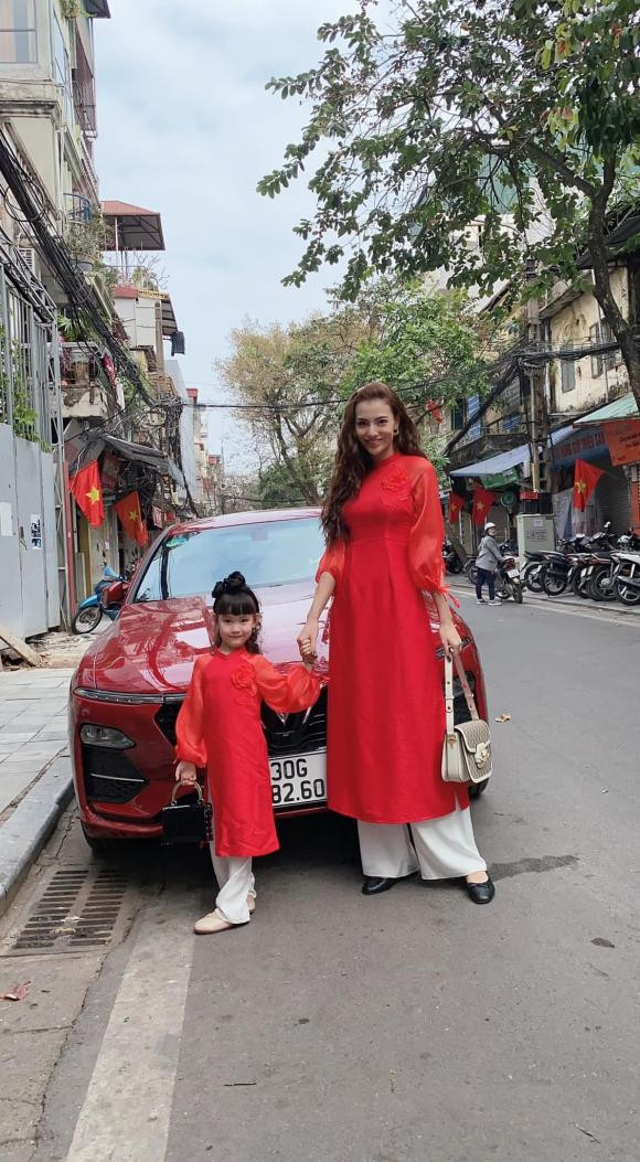 Hong Que khoe tien li xi cuc khung tu ban cung chan-Hinh-3