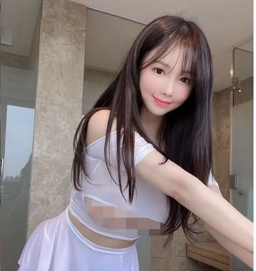 Jeong Hye-Yul thường xuyên khoe những hình ảnh ăn mặc nóng bỏng, quyến rũ của mình trên Instagram cá nhân.
