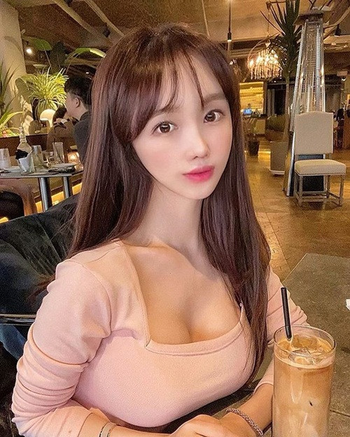 Có thể nói, Jeong Hye-Yul chính là "học bá" trong truyền thuyết của các trường đại học, vừa xinh đẹp lại vừa có trí tuệ.