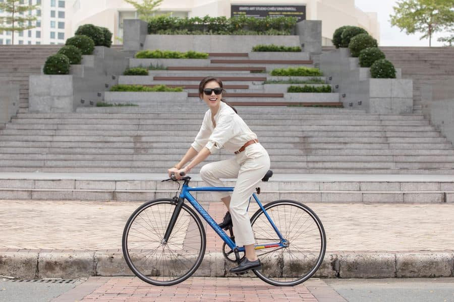 Phong cách thời trang trẻ trung và làn da không tì vết như gái đôi mươi khiến fan ghen tị của nữ diễn viên sinh năm 1979.