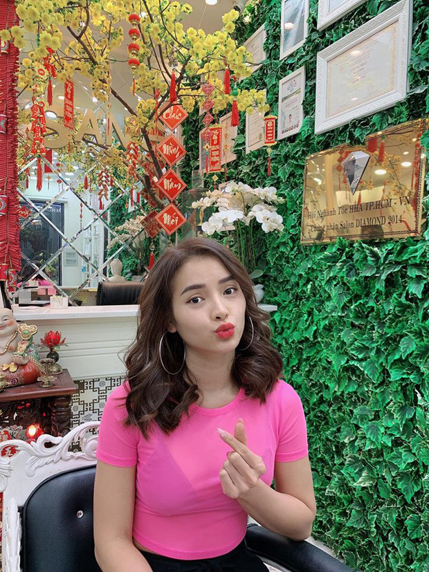 Phương Trinh Jolie cũng tranh thủ những ngày cuối năm để đi “tút tát” lại mái tóc. Ảnh: IG, Internet.