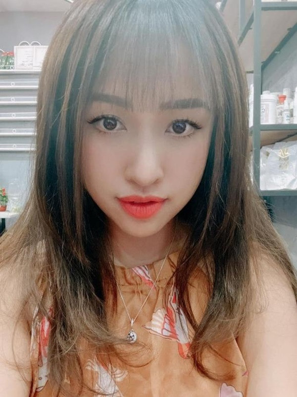 Vân Hugo chọn kiểu tóc mái thưa trẻ trung nhưng vẫn bị mọi người chê.