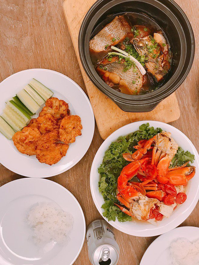 Đặc biệt, khả năng nấu nướng của đại gia Đức An ngày càng "lên tay". Những món ăn của anh trông vô cùng hấp dẫn, đầy màu sắc.