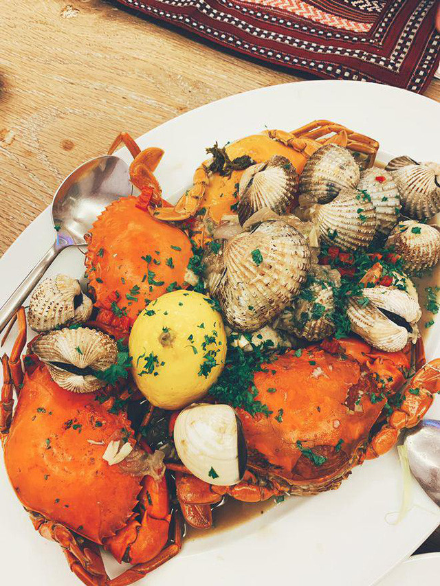 Đại gia Đức An tiết lộ bí quyết giúp anh nấu ăn ngon là nêm vào đó thật nhiều tình yêu. Ảnh: FB, IG.