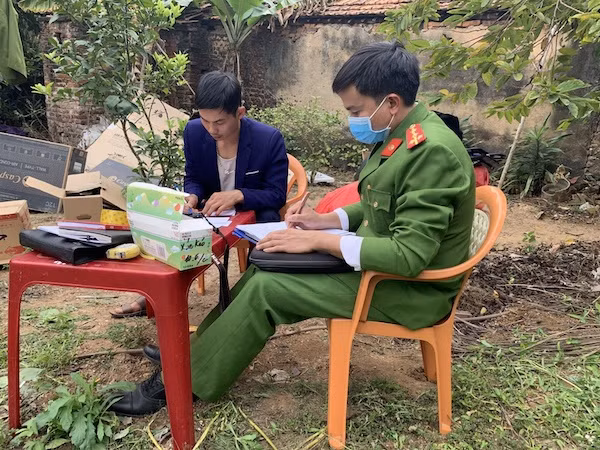 Bac Giang: Nguoi dan ong trong 3.000 cay can sa, anh tuc trong vuon nha