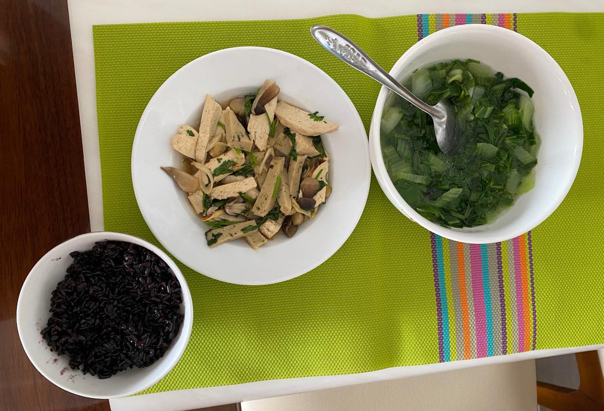 Nhờ chế độ ăn uống cân bằng, Võ Hạ Trâm đã giảm được 10,8kg trong gần 2 tháng sau khi sinh con.