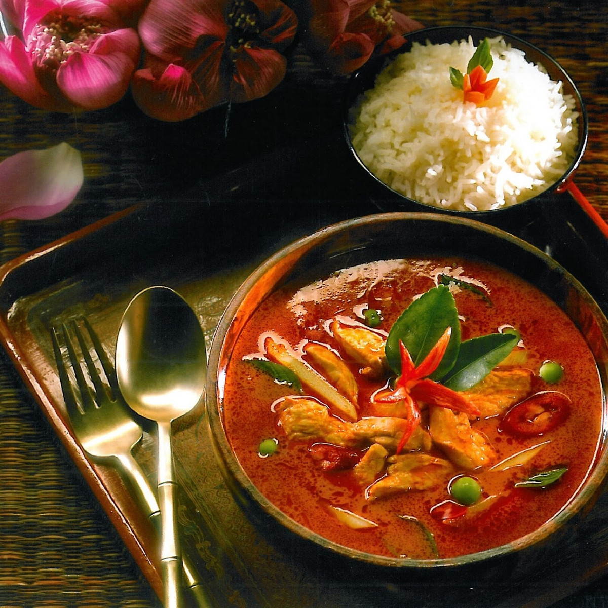 3. Campuchia - Cà ri: Món ăn không thể thiếu trong ngày Tết Chol Chnam Thmay của người Campuchia là cà ri. Theo phong tục, vào dịp Tết cổ truyền, mỗi gia đình Campuchia sẽ có ít nhất một người mang thức ăn lên chùa nhờ các nhà sư làm lễ cúng dâng lên tổ tiên. Sau đó, cả nhà quây quần bên nhau thưởng thức cà ri cay nồng đặc trưng.