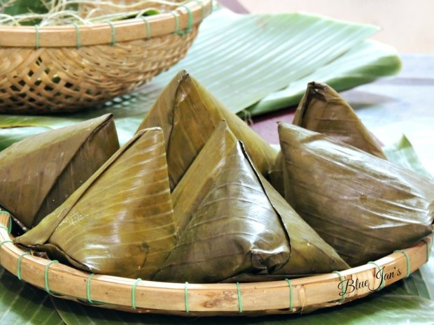 Bánh Vắt Vai: Đây là một món ăn độc đáo của người dân tộc Sán Rìu ở vùng Lục Ngạn. Nguyên liệu làm bánh vắt vai có gạo nếp, đường, đậu xanh, lá chuối, rau ngải cứu...