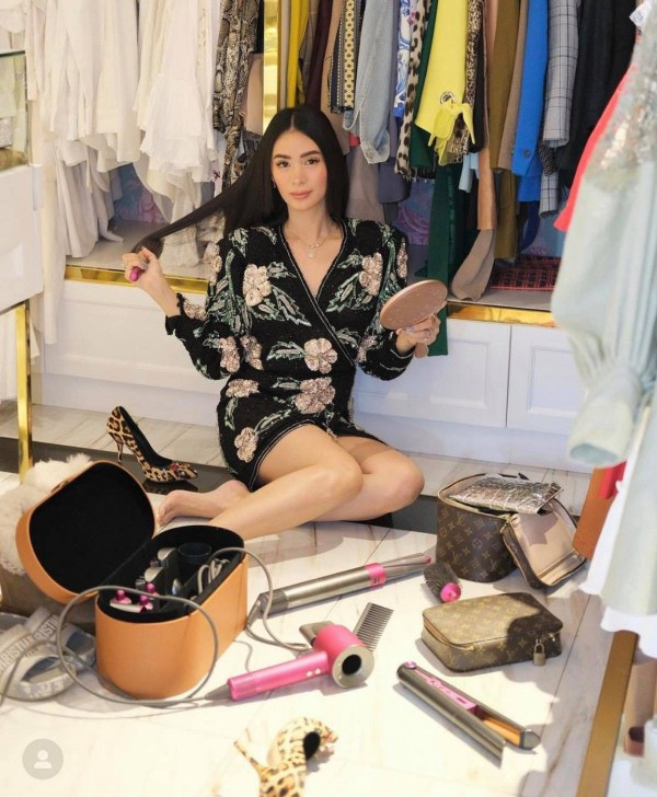 Heart Evangelista được hơn 2,4 triệu lượt theo dõi trên mạng xã hội, là biểu tượng thời trang được phái đẹp Philippines học hỏi.