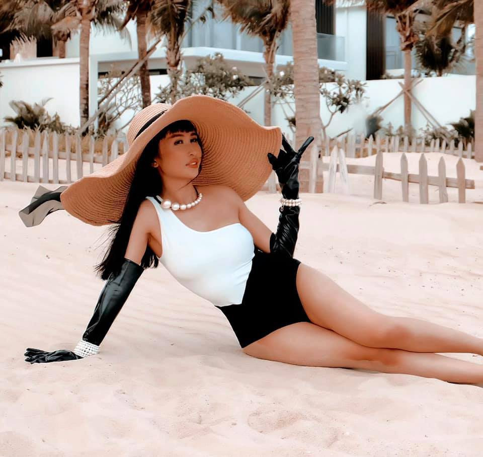 Sở hữu vóc dáng nuột nà là “vũ khí lợi hại” giúp người đẹp sinh năm 1989 luôn tự tin diện các trang phục gợi cảm và sexy.