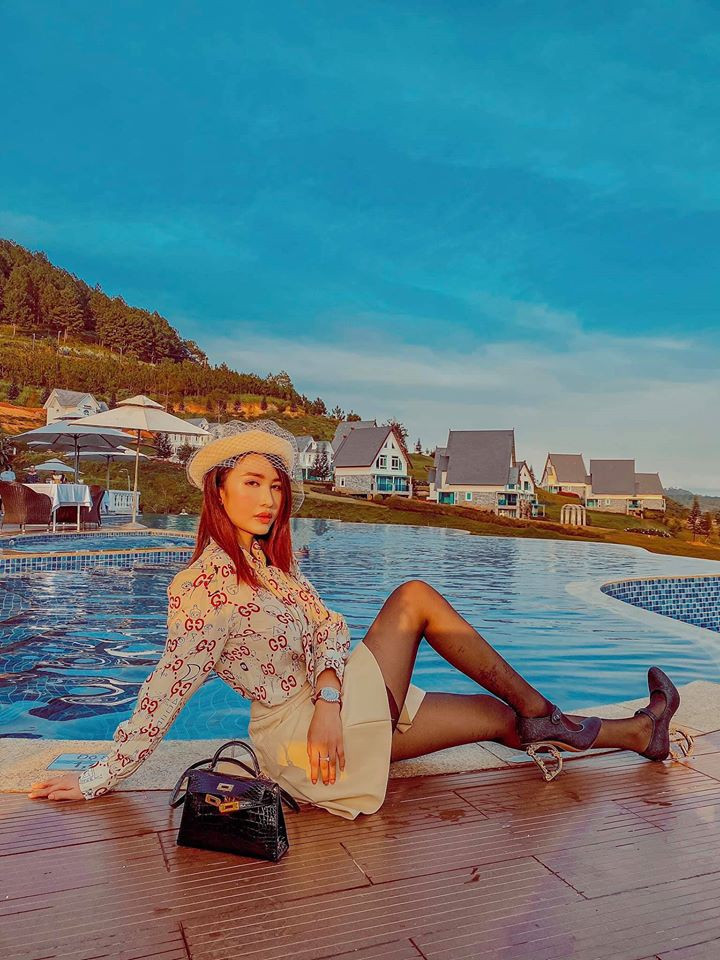 Vợ đại gia Minh Nhựa thường ăn nhiều trái cây, rau xanh, củ quả, nước ép hoa quả và những thực phẩm bổ sung đạm, giúp cân bằng sự trao đổi chất cho cơ thể, kèm theo đó là những loại rau cung cấp vitamin cần thiết cho da.