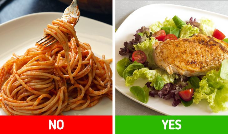 4. Khi đến giờ ăn tối, không có carbs. Khi dùng bữa một mình, Nữ hoàng Elizabeth có quy tắc ăn rất nghiêm ngặt: bà không muốn nhìn thấy khoai tây, mì ống hoặc cơm trên đĩa ăn của mình. Thay vì những loại tinh bột này, bà thích cá hoặc thịt gà với các loại rau theo mùa.