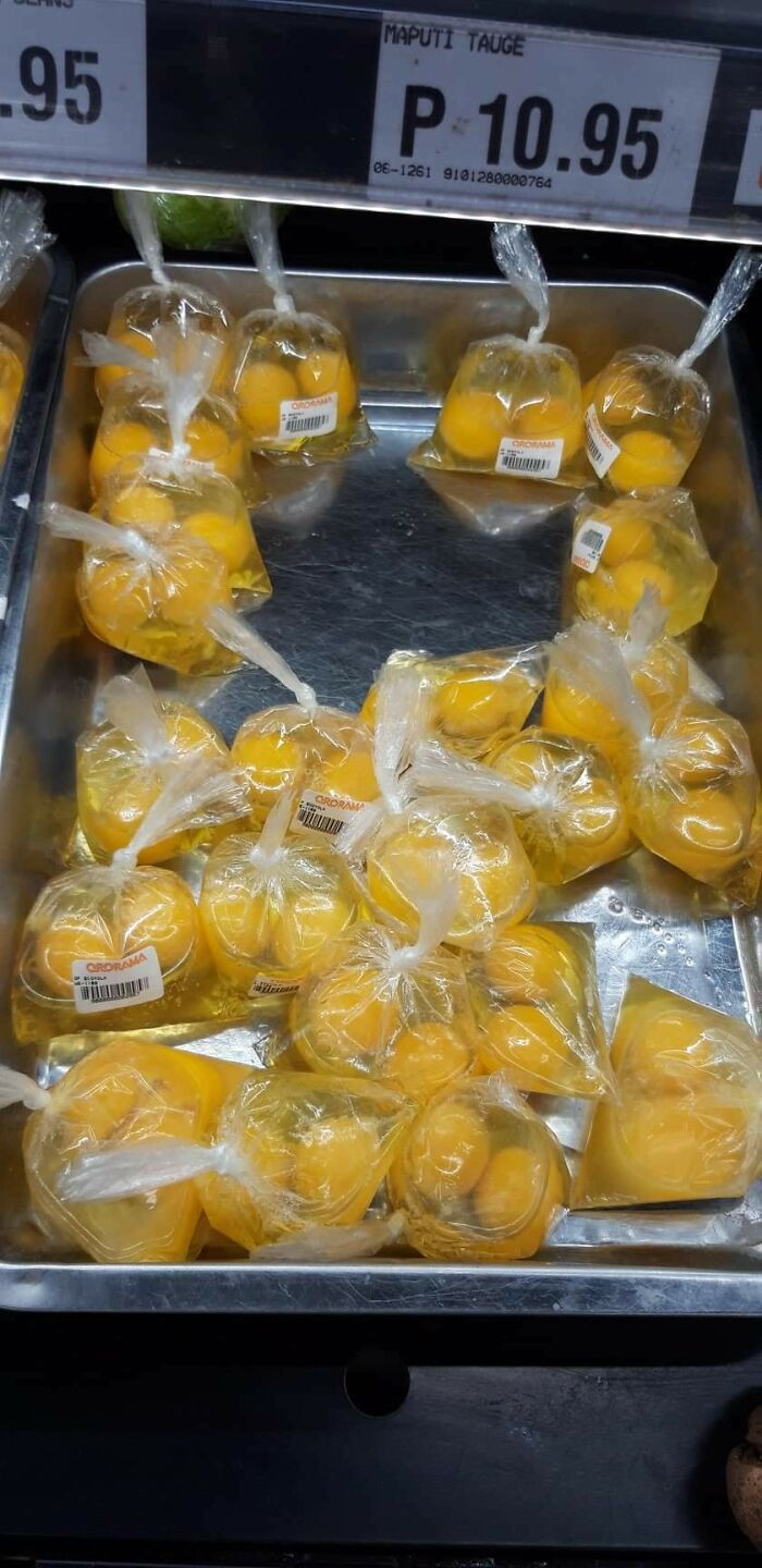  Cách đóng gói thực phẩm kỳ quặc này dường như không thân thiện với môi trường vì tốn khá nhiều túi bóng.