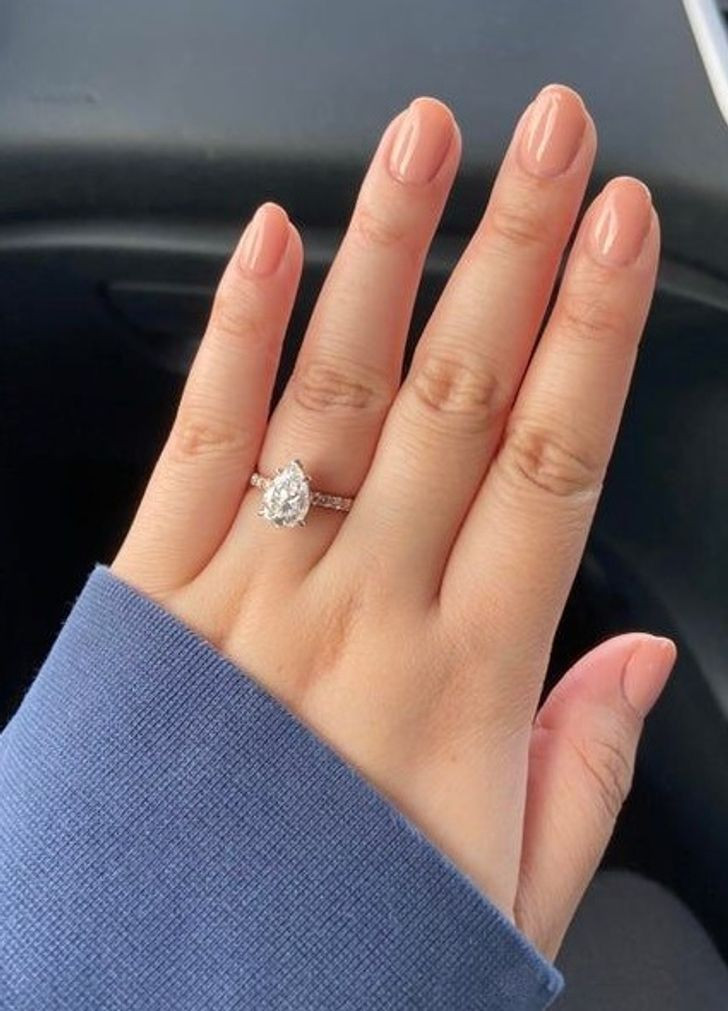 8. Màu nude: Sơn móng tay màu nude dành cho những người có tính cách "không cầu kỳ. Một số người có thể coi nude là màu sắc bình thường, không nổi bật cho lắm, nhưng thực ra nó vẫn trông khá sang trọng. Màu nude cũng chỉ ra rằng bạn là một người thẳng thắn và đáng tin cậy. Ảnh: BS.