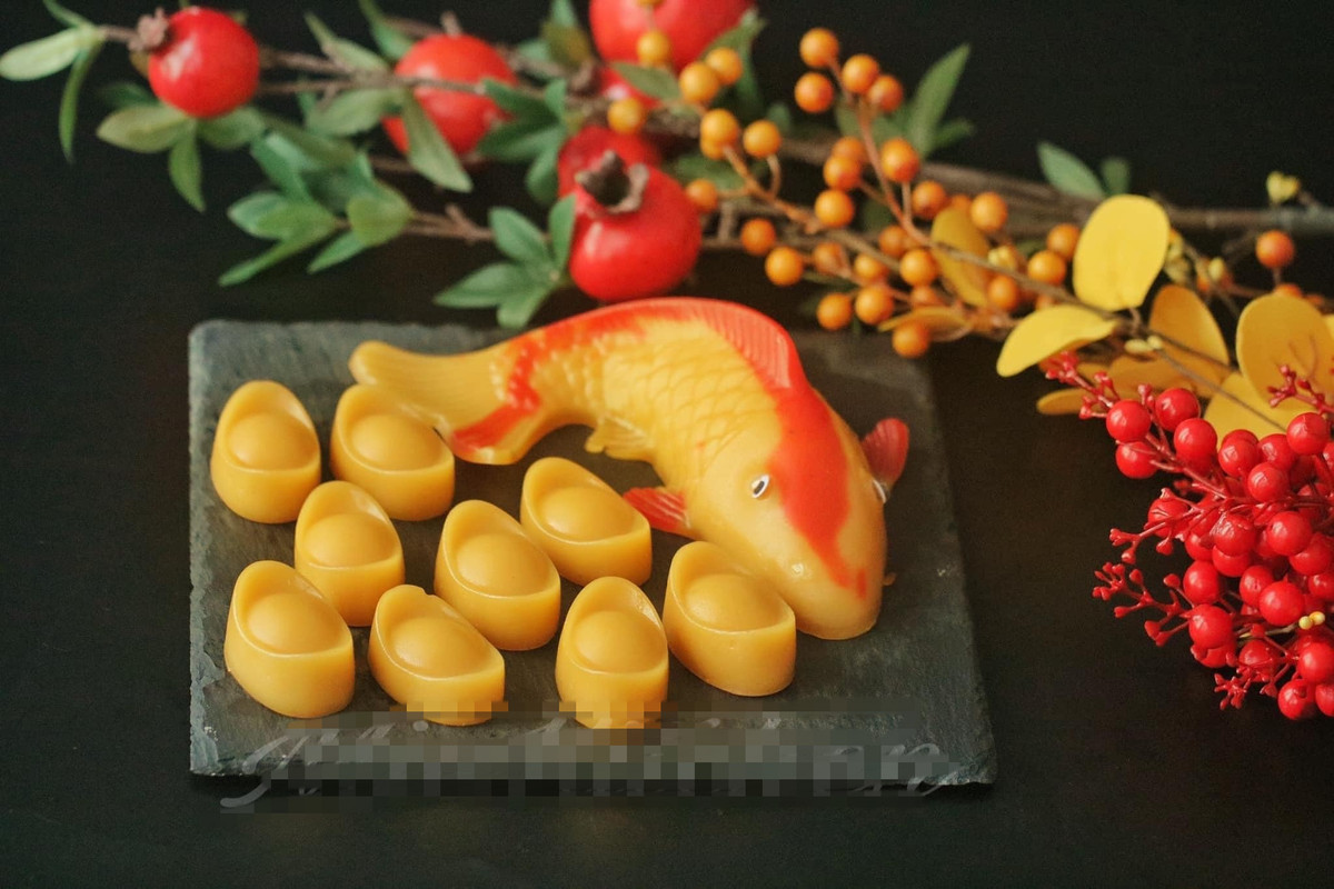 Bánh tổ có hình thức rất đẹp mắt vì có màu vàng xen lẫn màu đỏ, nhiều người tò mò và thích thú cũng đặt mua.