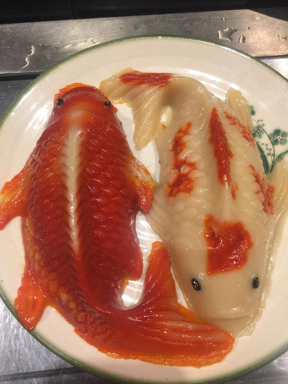 Bánh tổ qua hôm sau ăn là ngon nhất, lúc này bánh mềm dẻo, hương vị của gừng và nếp được cảm nhận rõ nhất, đậm vị nhất.