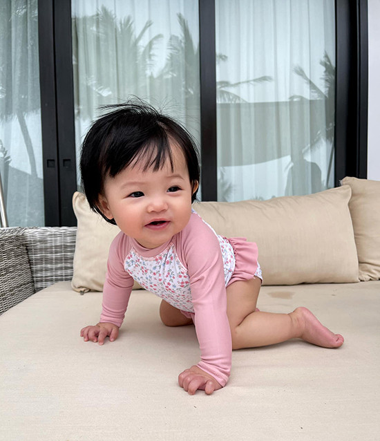 Mới đây, Cường Đôla và Đàm Thu Trang chọn một khu resort vắng vẻ ở Đà Nẵng để tận hưởng kỳ nghỉ lễ 30/4-1/5 cùng con gái nhỏ.