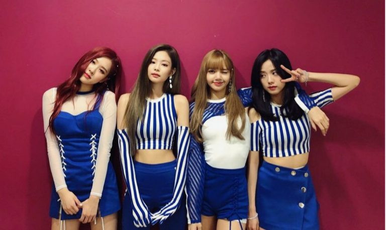 Theo đuổi phong cách thời trang gợi cảm, nhóm nhạc Hàn Black Pink gây ấn tượng với khán giả khi luôn diện đồ bắt mắt khi lên sân khấu.