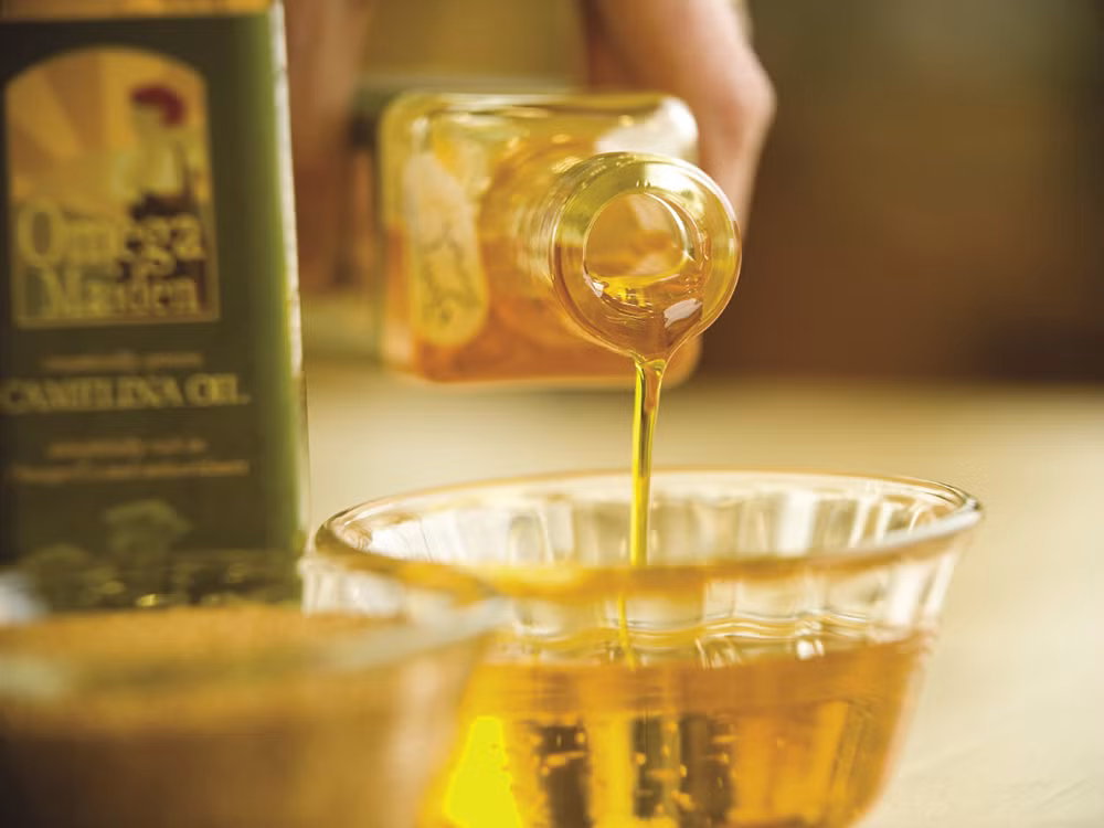 Làm đẹp với tinh dầu: Đây là một trong những phương pháp làm đẹp trứ danh của phụ nữ Nhật. Trước kia, các Geisha Nhật đã sử dụng tinh dầu để tẩy trang và làm sạch da. Còn ngày nay, các cô gái Nhật sử dụng chúng để dưỡng ẩm và chống lại các dấu hiệu lão hóa.