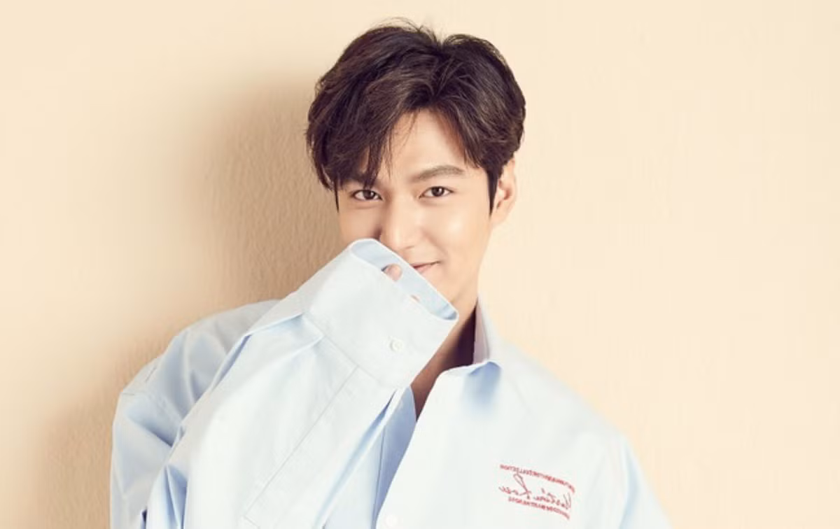 Theo nhiều nghiên cứu, chuối giàu vitamin A, C và các dưỡng chất thiết yếu như kali, magie rất tốt cho cơ thể. Đặc biệt, chuối hoàn toàn không gây tăng cân mà còn giúp ích cho hệ tim mạch, thận. Do đó, loại quả này được nhiều ngôi sao và vận động viên bổ sung vào thực đơn giảm cân an toàn.