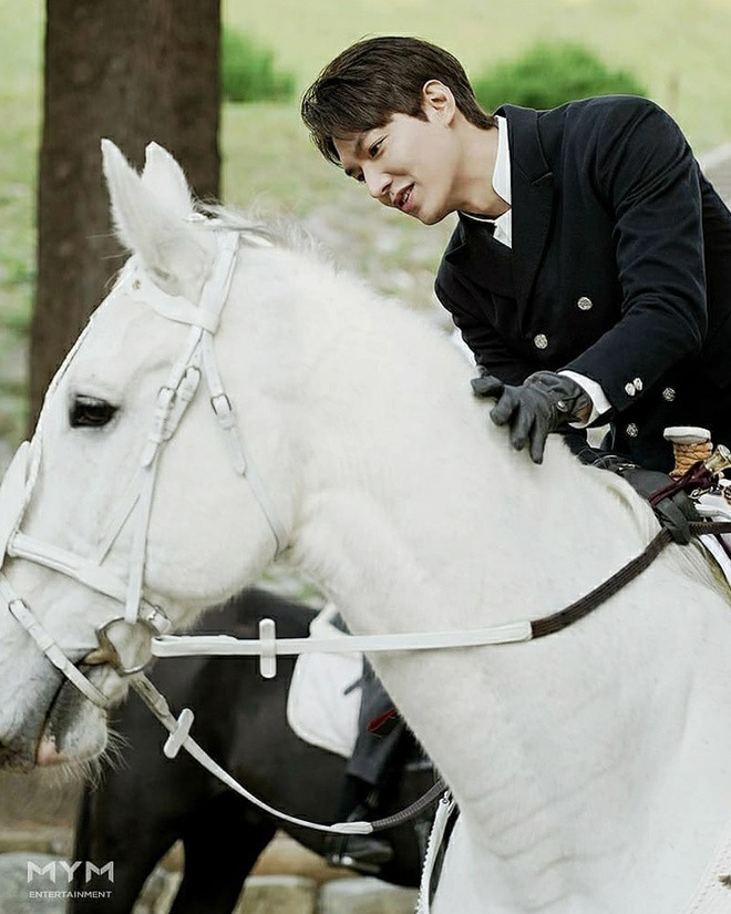 Đặc biệt, Lee Min Ho chuộng dùng các sản phẩm dưỡng da có nguồn gốc từ thiên nhiên để đảm bảo da không bị kích ứng.