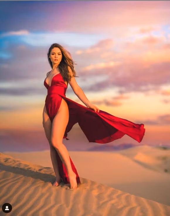 Người đẹp 27 tuổi này từng đại diện Mỹ tham dự cuộc thi Hoa hậu Thế giới năm 2018 và lọt vào Top 30.