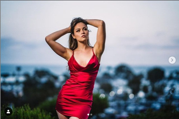 Đầm hai dây là trang phục gợi cảm không thể thiếu trong tủ đồ của nàng hậu 9X.