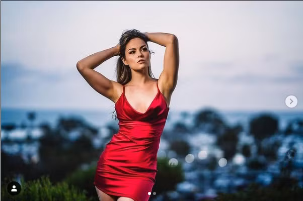 Đầm hai dây là trang phục gợi cảm không thể thiếu trong tủ đồ của nàng hậu 9X.