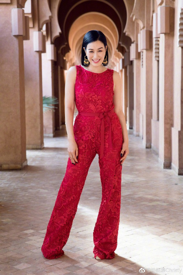 Chung Lệ Đề cũng khẳng định để bề ngoài trẻ trung thì tâm hồn cũng phải thư thái, vui vẻ: "Tôi giảm stress bằng cách chơi đùa với các con và thú cưng, thỉnh thoảng tôi đi massage, gặp gỡ bạn bè ở những nhà hàng bên bờ biển…”.