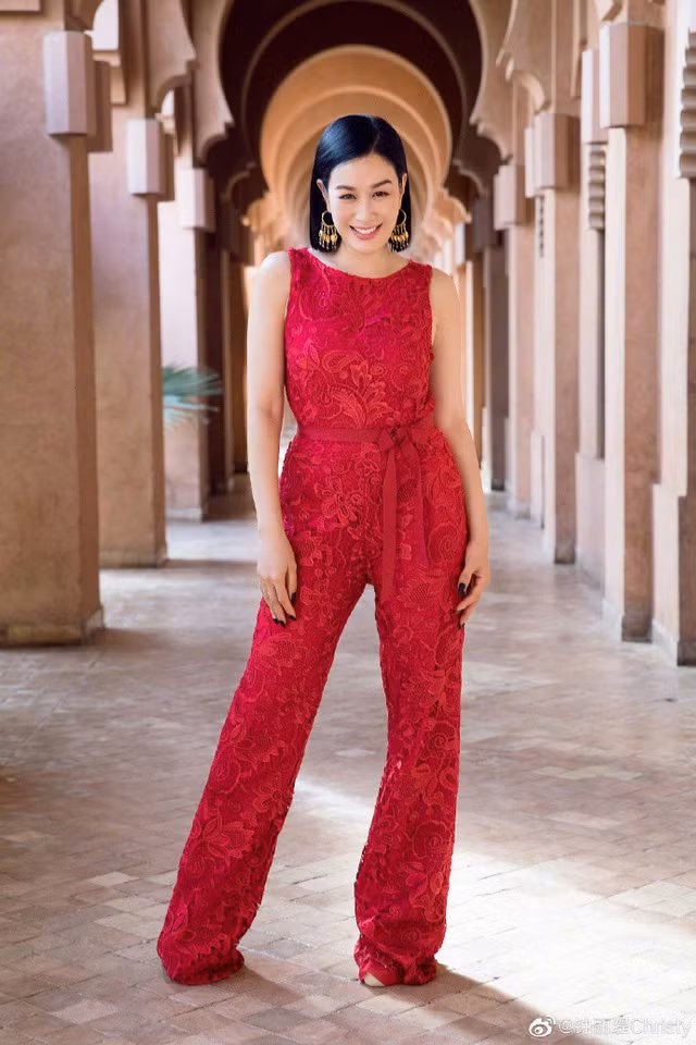 Chung Lệ Đề cũng khẳng định để bề ngoài trẻ trung thì tâm hồn cũng phải thư thái, vui vẻ: "Tôi giảm stress bằng cách chơi đùa với các con và thú cưng, thỉnh thoảng tôi đi massage, gặp gỡ bạn bè ở những nhà hàng bên bờ biển…”.