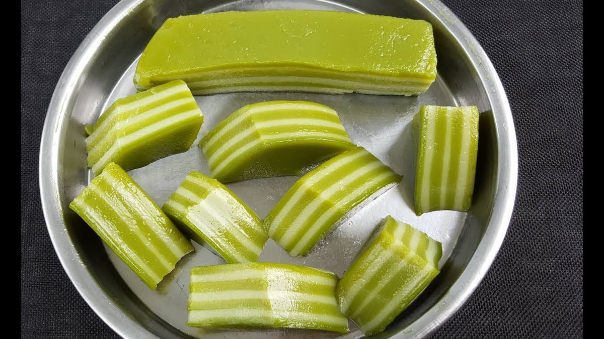 Lớp bột óng, dẻo dai mà mỏng manh như quả có chút liên tưởng tới tấm da lợn.