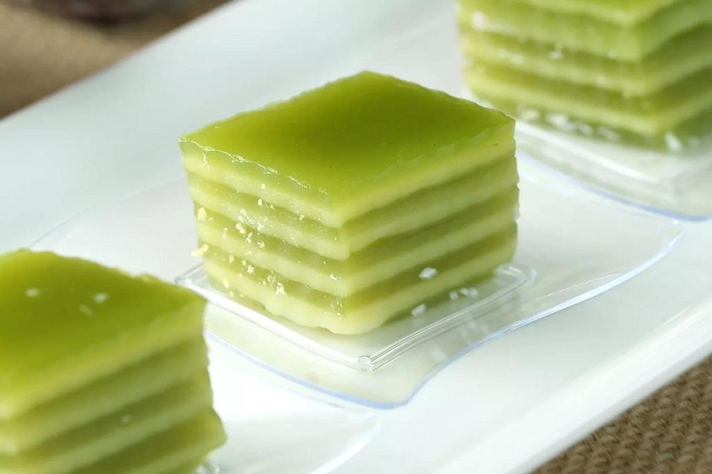 Bánh da lợn có nguồn gốc từ các tỉnh Nam Bộ và là loại bánh có thể làm quanh năm nhờ nguồn nguyên liệu phổ biến, dễ kiếm.