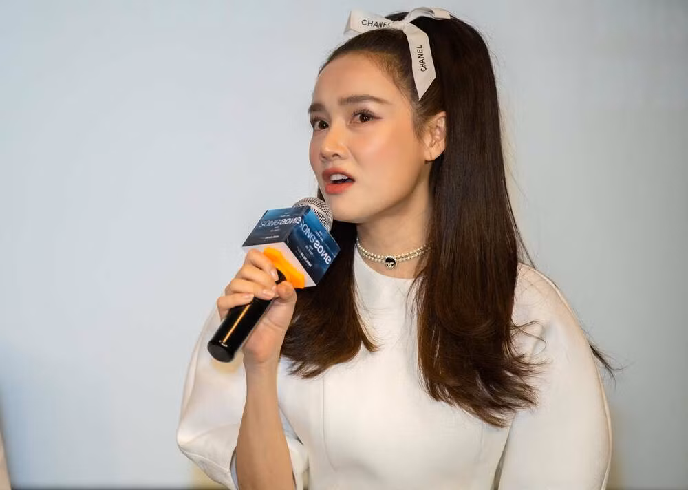 Noi tiep Huong Giang, Nha Phuong bi lap group antifan