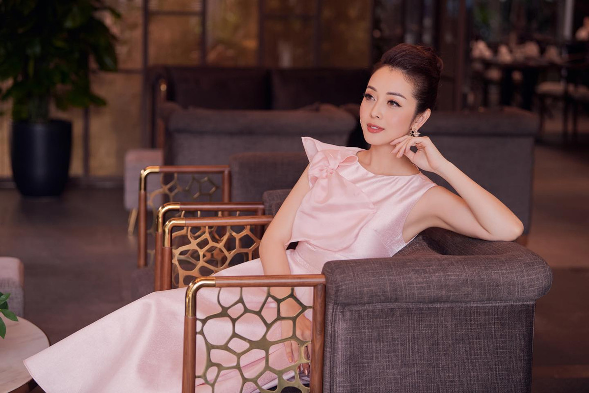 Thêm vào đó, Jennifer lựa chọn việc ăn nhiều trái cây và rau củ vừa cung cấp nhiều dưỡng chất, vitamin mà không lo tăng cân, còn giúp làm đẹp da trông thấy. Và một bí kíp dưỡng da trắng sáng mịn màng tuy đơn giản nhưng được Jennifer áp dụng hằng ngày đó là ăn sữa chua.