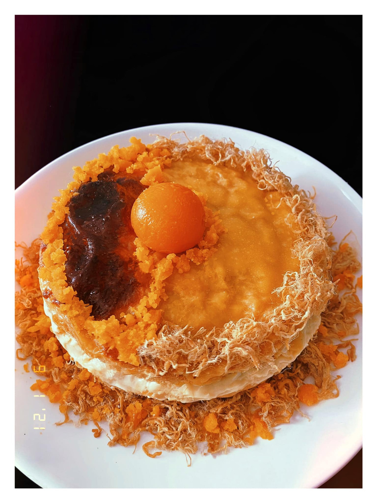 Bánh bông lan chà bông trứng muối phô mai cực hấp dẫn.