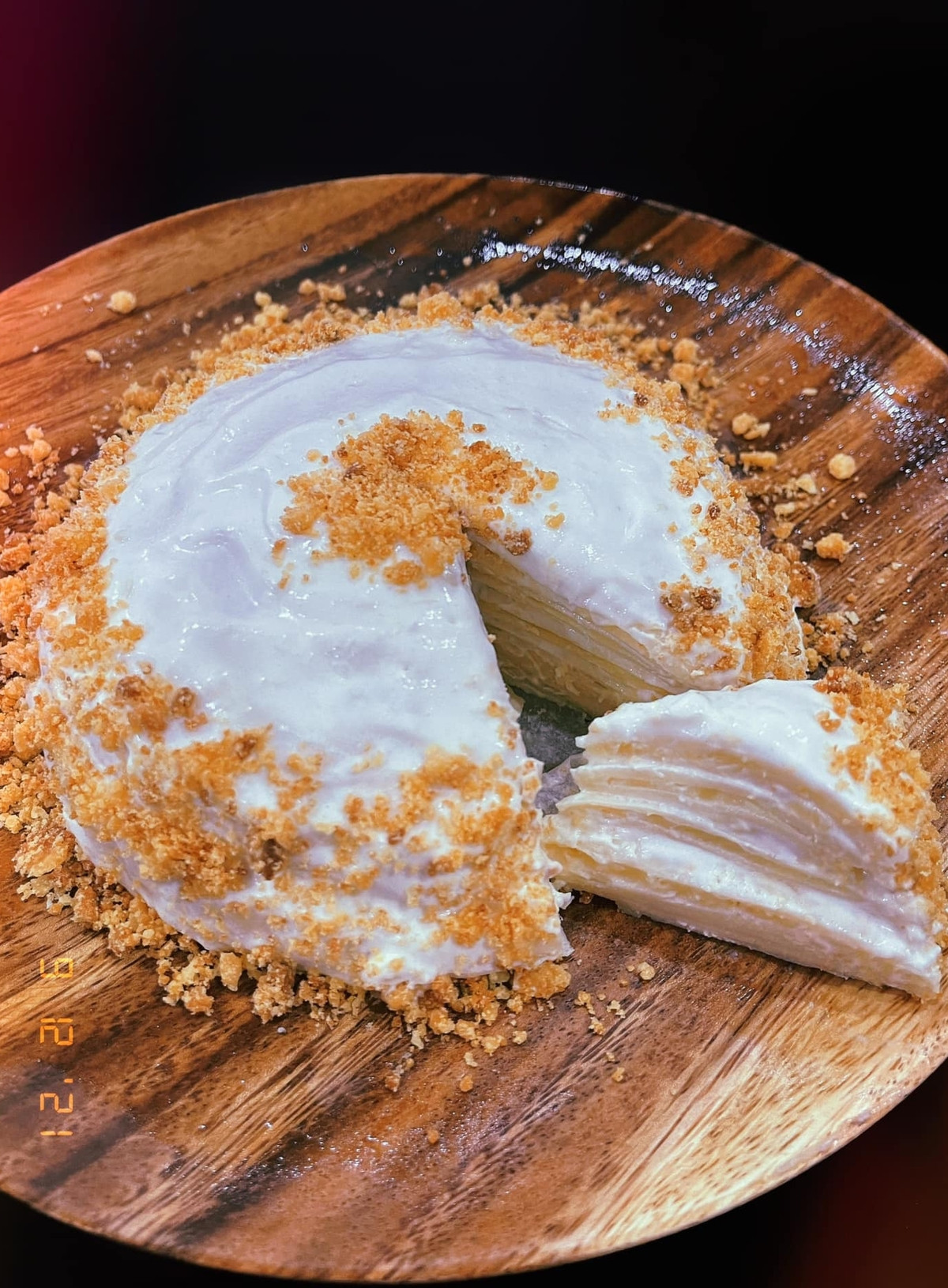 BB Trần chinh phục chiếc bánh crepe sầu riêng thơm ngon “nhức nách”.