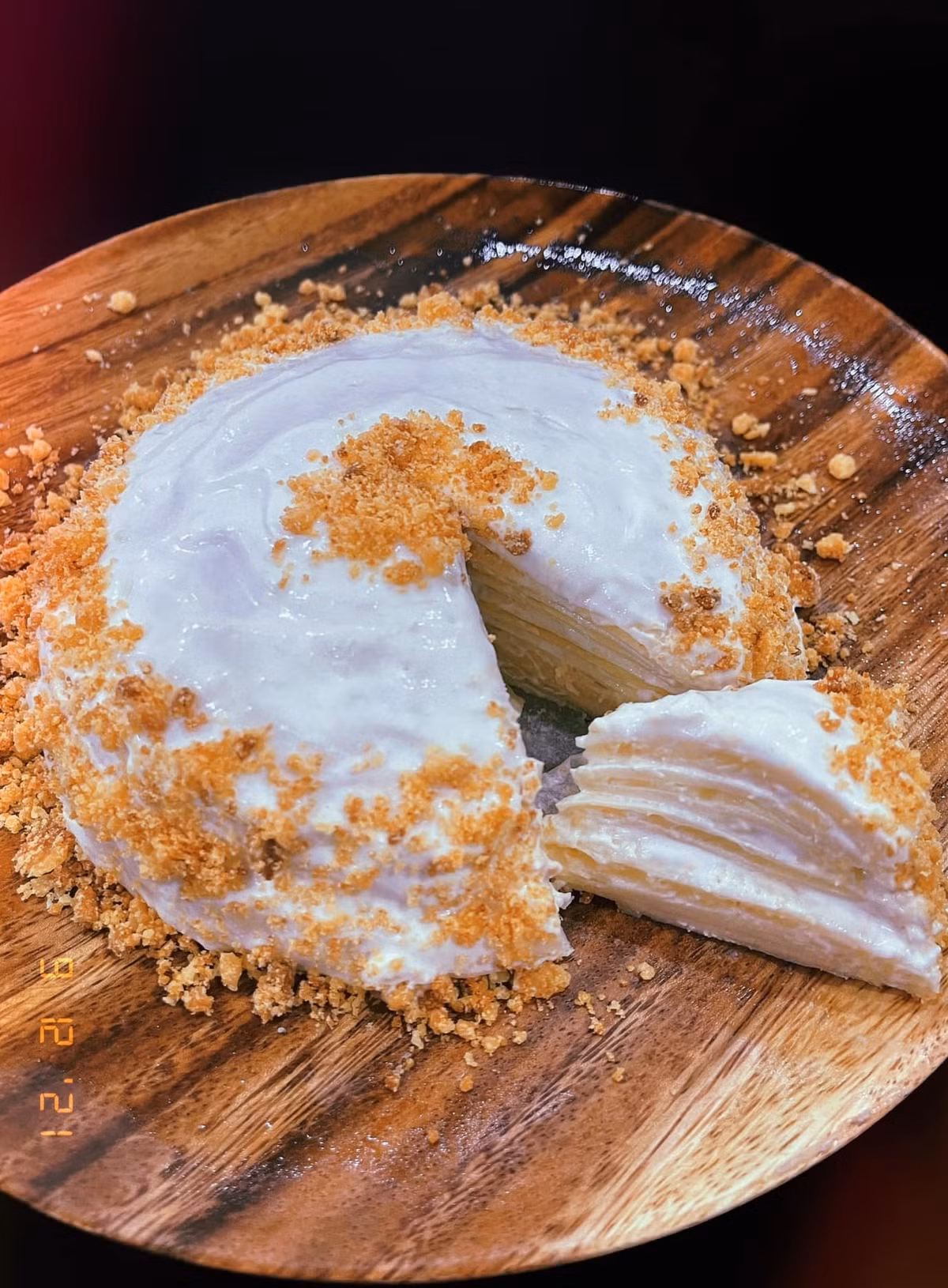 BB Trần chinh phục chiếc bánh crepe sầu riêng thơm ngon “nhức nách”.