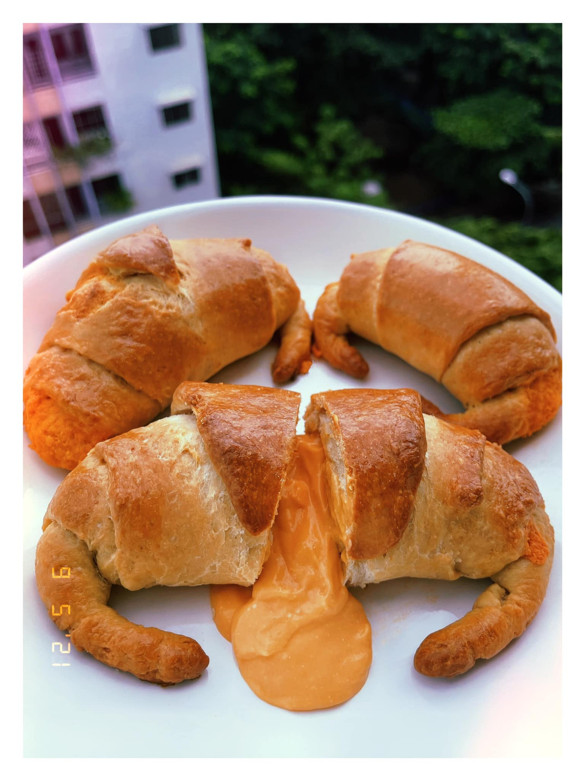 Nam diễn viên hài rất thích biến tấu các kiểu bánh tạo dấu ấn riêng. Ảnh: FBNV.