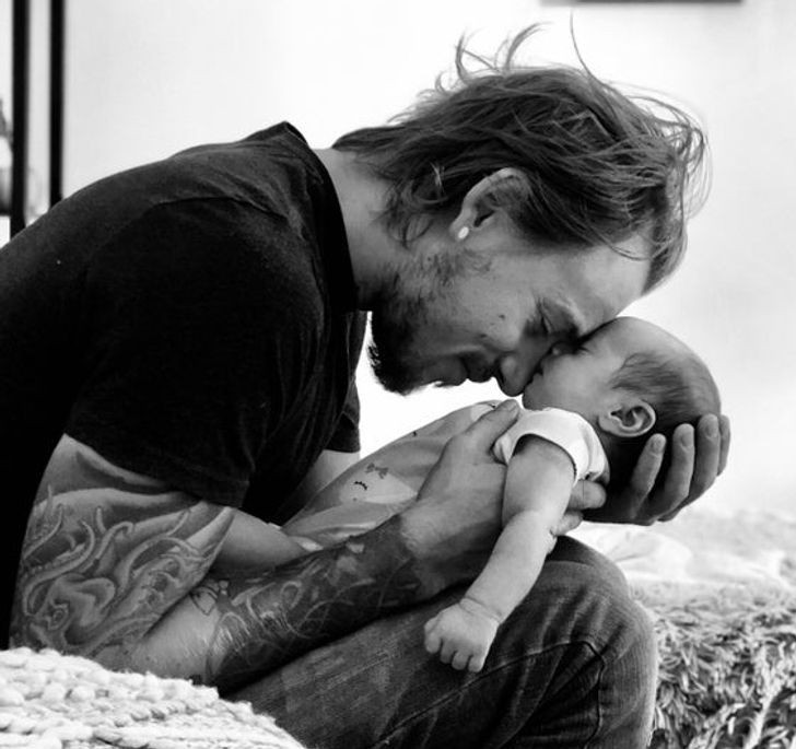 Niềm yêu thương vô bờ bến cha dành cho con khiến nhiều người xúc động.