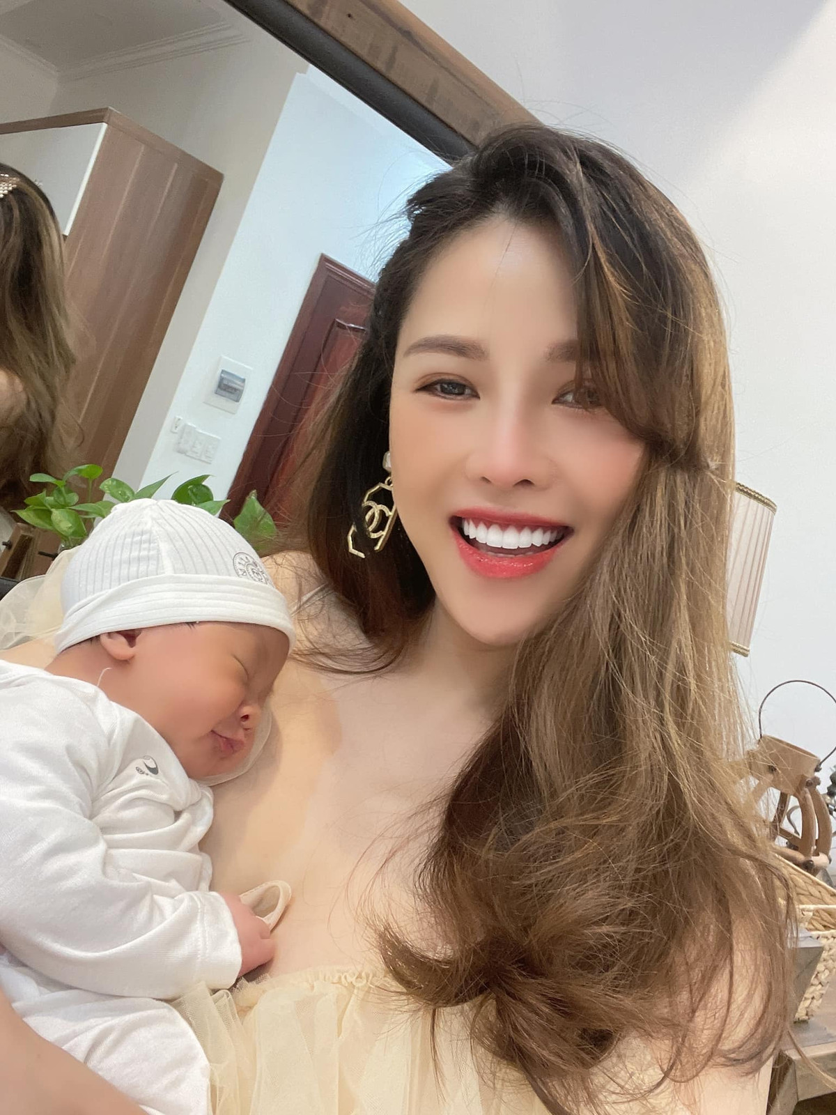 Bí quyết lấy lại dáng sau sinh của bà mẹ 3 con là không tẩm bổ bằng những món quá nhiều mỡ, bữa ăn cần nhiều rau xanh và thịt nạc hơn.