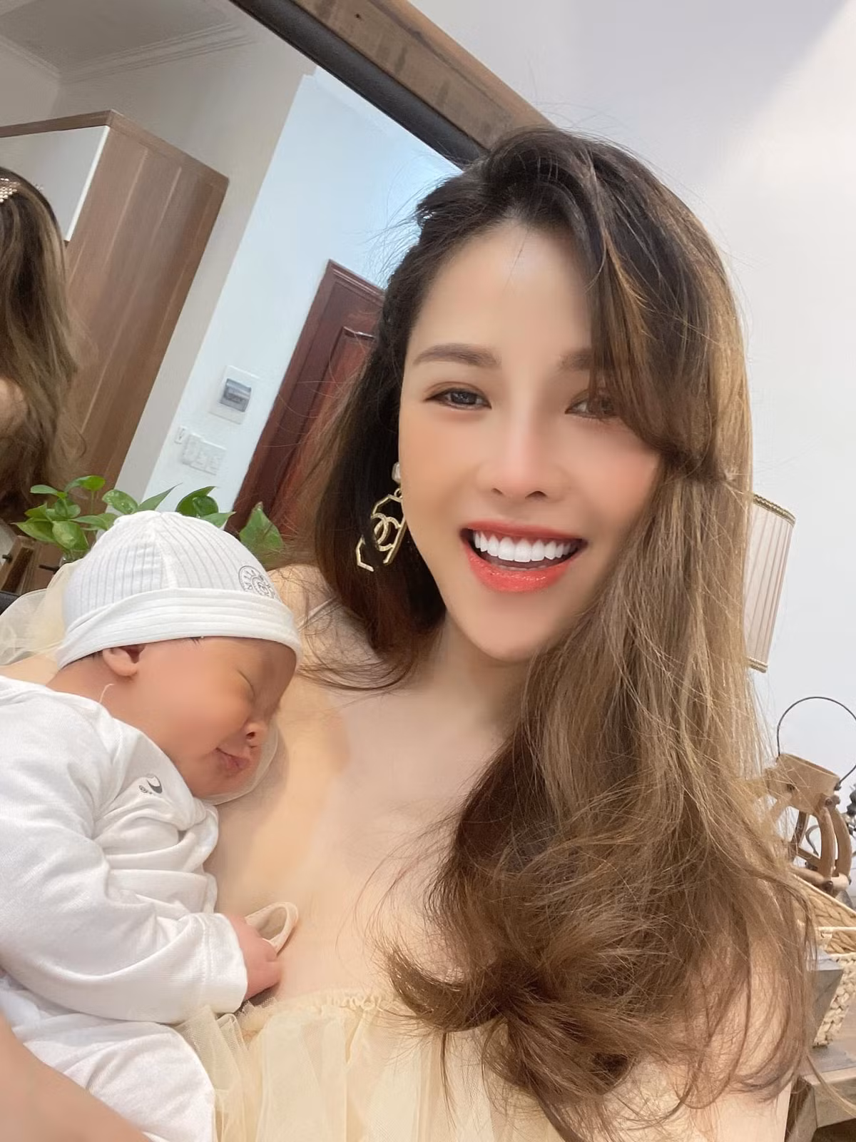 Bí quyết lấy lại dáng sau sinh của bà mẹ 3 con là không tẩm bổ bằng những món quá nhiều mỡ, bữa ăn cần nhiều rau xanh và thịt nạc hơn.