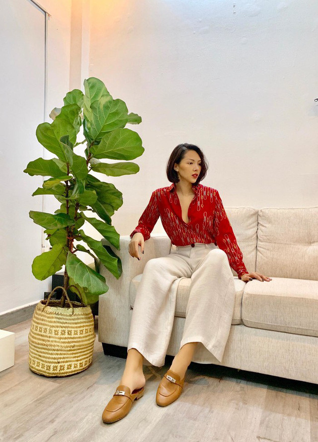 Với vóc dáng siêu mẫu, body quyến rũ "chết người", cách diện sơ mi phóng khoáng này không hề làm khó được cô. Ảnh: IT.