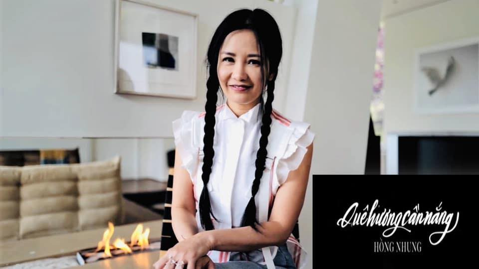 Không chỉ ăn mặc trẻ trung, Hồng Nhung còn thường xuyên tết tóc hai bên nhằm "ăn gian" tuổi thật. Ảnh: FB.