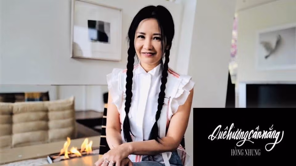 Không chỉ ăn mặc trẻ trung, Hồng Nhung còn thường xuyên tết tóc hai bên nhằm "ăn gian" tuổi thật. Ảnh: FB.